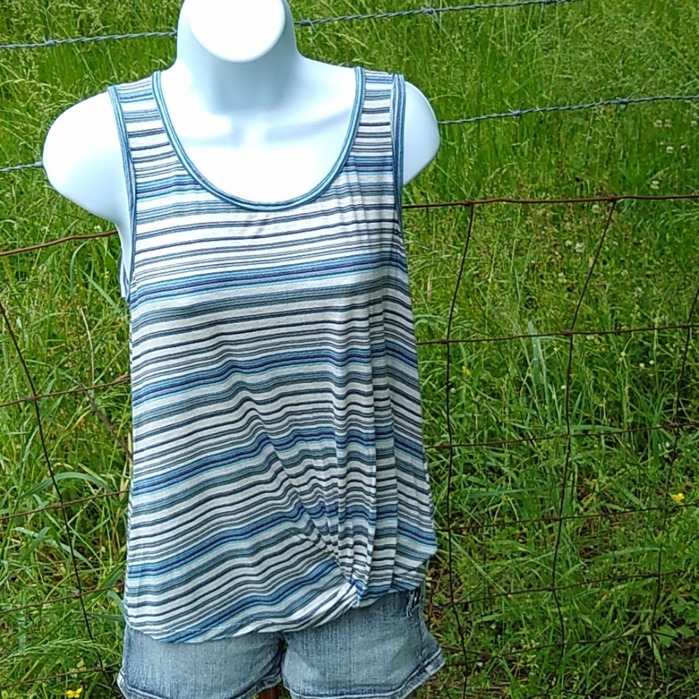 Max Studio Tank top size small